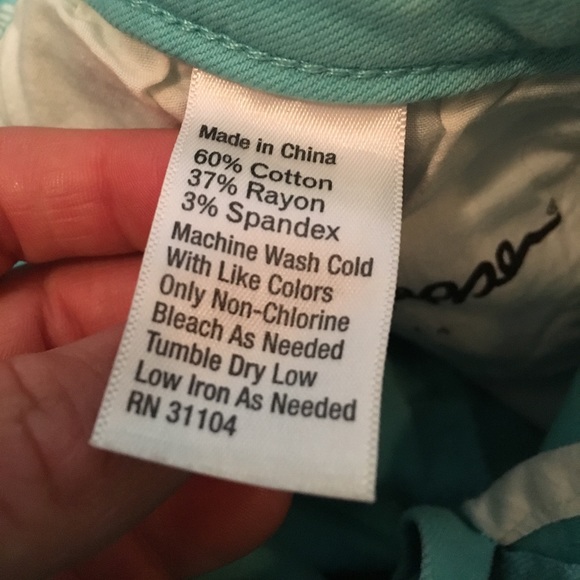 Tiffany blue distressed stretch shorts - Picture 4 of 4